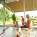 /album/fotogalerie-elektroantriebe/terrasse-frau-kinder-markise-internet-2286-jpg/